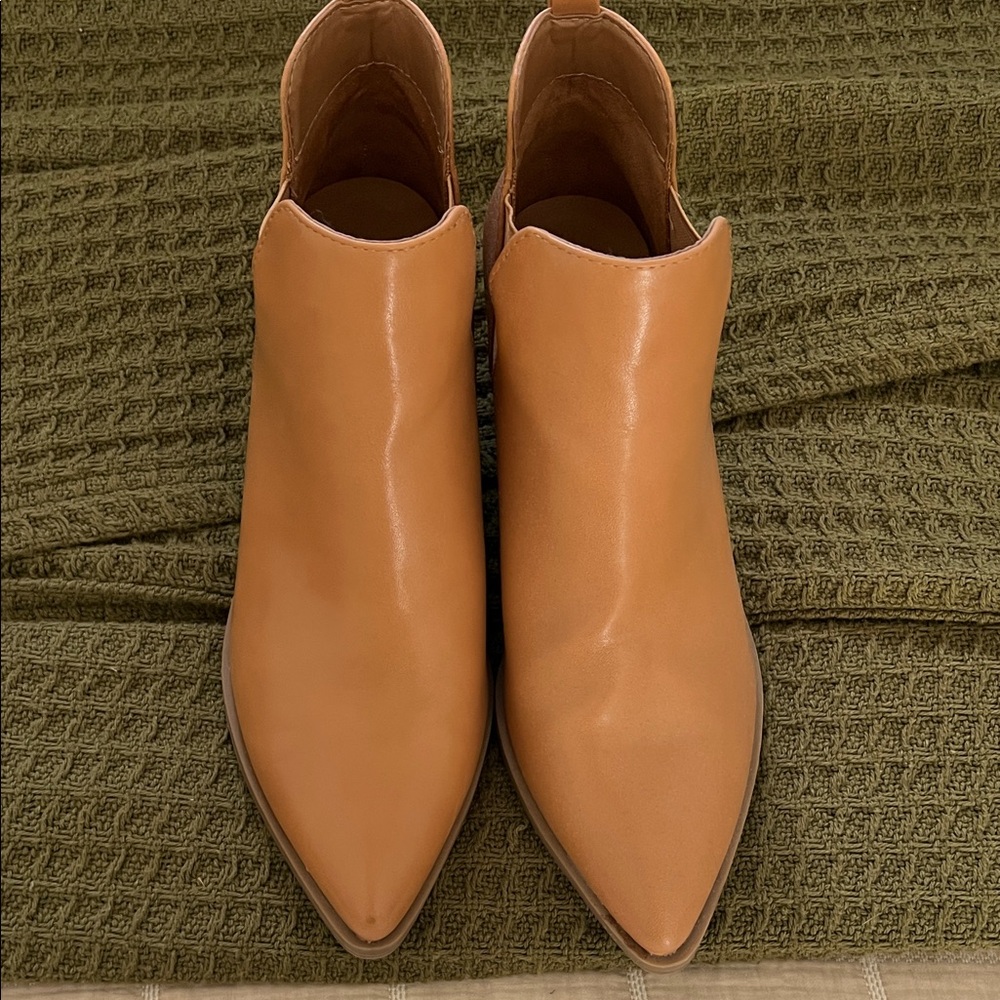 Universal Thread Tan Ankle Booties